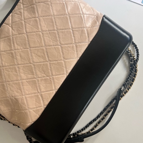 Medium Chanel in cream & black - Picture 1 of 2